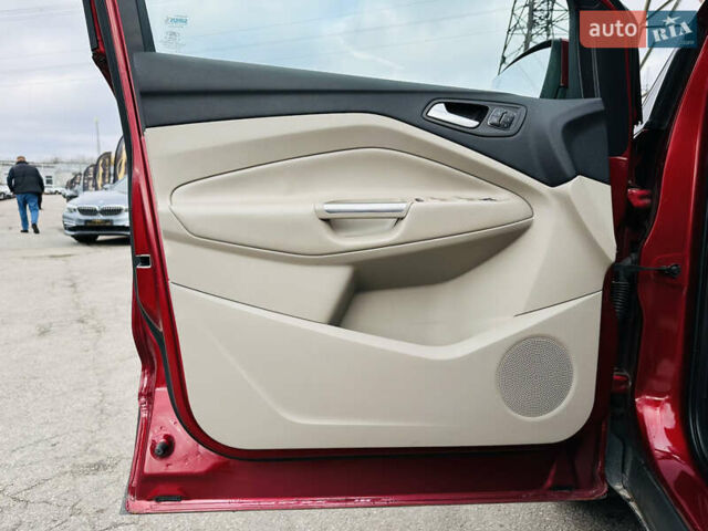 Красный Форд Эскейп, объемом двигателя 2 л и пробегом 167 тыс. км за 15800 $, фото 16 на Automoto.ua
