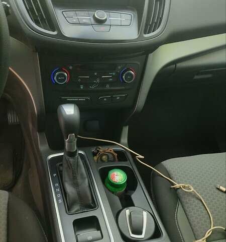 Красный Форд Эскейп, объемом двигателя 2 л и пробегом 118 тыс. км за 13000 $, фото 1 на Automoto.ua