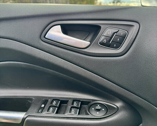 Форд Ескейп 2016 у Нетешине на Automoto.ua Червоний Форд Ескейп, об'ємом двигуна 2 л та пробігом 111 тис. км за 14700 $, фото 81 на Automoto.ua