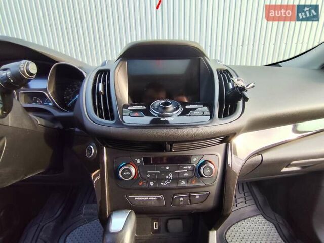 Красный Форд Эскейп, объемом двигателя 1.5 л и пробегом 105 тыс. км за 13500 $, фото 17 на Automoto.ua