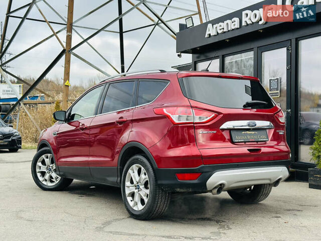 Красный Форд Эскейп, объемом двигателя 2 л и пробегом 167 тыс. км за 15800 $, фото 3 на Automoto.ua