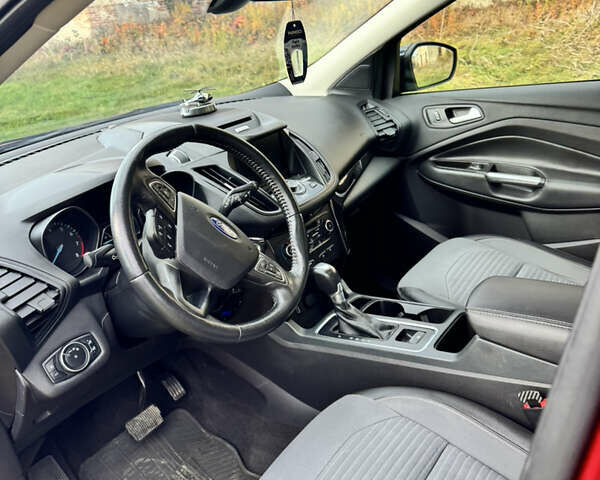 Форд Ескейп 2016 у Нетешине на Automoto.ua Червоний Форд Ескейп, об'ємом двигуна 2 л та пробігом 111 тис. км за 14700 $, фото 74 на Automoto.ua