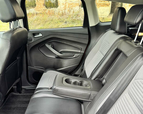 Форд Ескейп 2016 у Нетешине на Automoto.ua Червоний Форд Ескейп, об'ємом двигуна 2 л та пробігом 111 тис. км за 14700 $, фото 65 на Automoto.ua