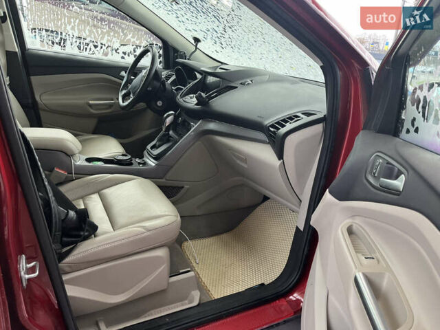 Красный Форд Эскейп, объемом двигателя 2 л и пробегом 146 тыс. км за 12000 $, фото 3 на Automoto.ua