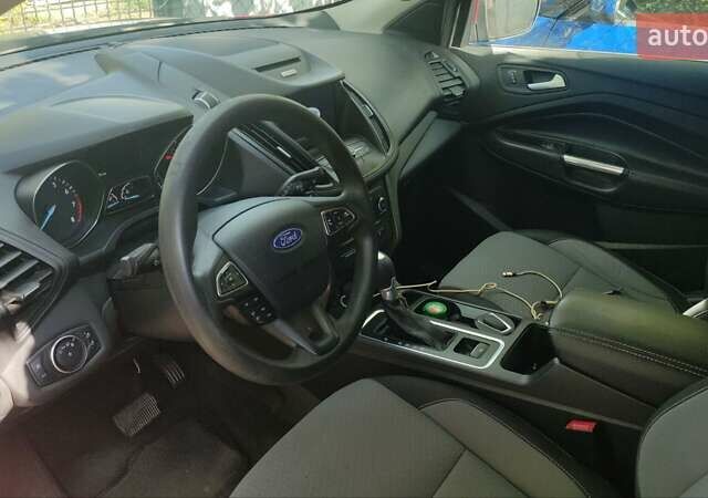 Красный Форд Эскейп, объемом двигателя 2 л и пробегом 118 тыс. км за 13000 $, фото 2 на Automoto.ua