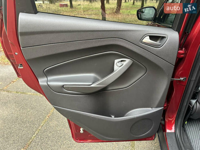 Красный Форд Эскейп, объемом двигателя 2 л и пробегом 121 тыс. км за 14999 $, фото 19 на Automoto.ua