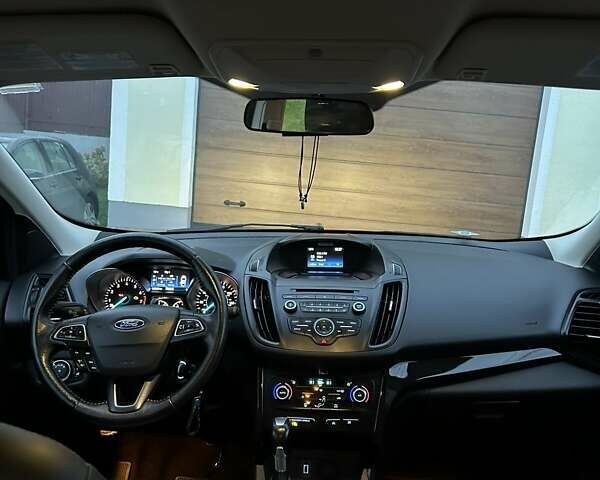 Красный Форд Эскейп, объемом двигателя 2 л и пробегом 170 тыс. км за 13500 $, фото 24 на Automoto.ua