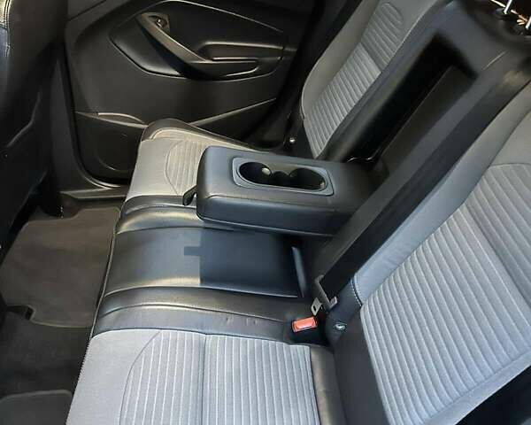 Красный Форд Эскейп, объемом двигателя 2 л и пробегом 170 тыс. км за 13500 $, фото 8 на Automoto.ua