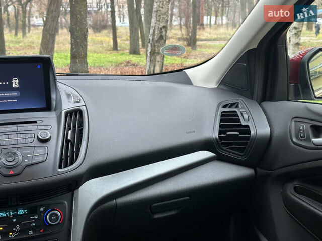 Красный Форд Эскейп, объемом двигателя 2 л и пробегом 121 тыс. км за 14999 $, фото 33 на Automoto.ua