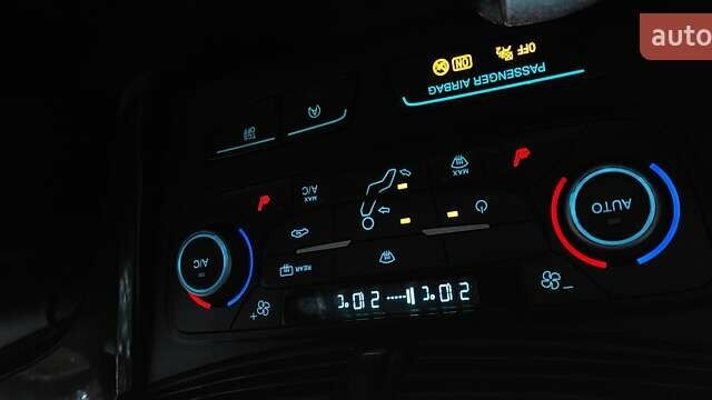 Красный Форд Эскейп, объемом двигателя 2 л и пробегом 153 тыс. км за 12300 $, фото 26 на Automoto.ua