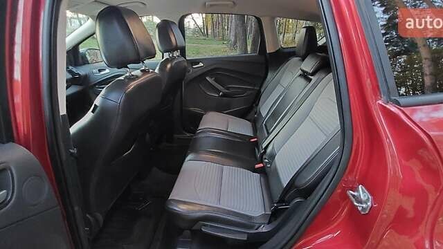 Красный Форд Эскейп, объемом двигателя 2 л и пробегом 153 тыс. км за 12300 $, фото 14 на Automoto.ua