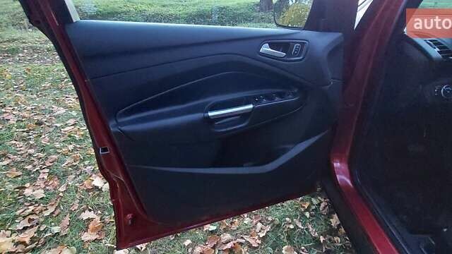 Красный Форд Эскейп, объемом двигателя 2 л и пробегом 153 тыс. км за 12300 $, фото 10 на Automoto.ua