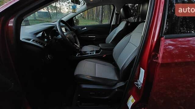 Красный Форд Эскейп, объемом двигателя 2 л и пробегом 153 тыс. км за 12300 $, фото 11 на Automoto.ua