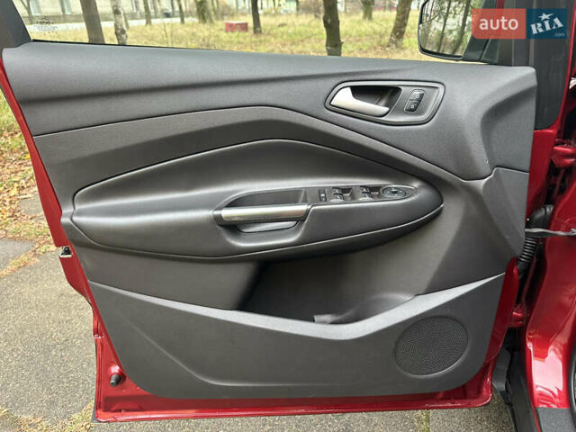 Красный Форд Эскейп, объемом двигателя 2 л и пробегом 121 тыс. км за 14999 $, фото 15 на Automoto.ua
