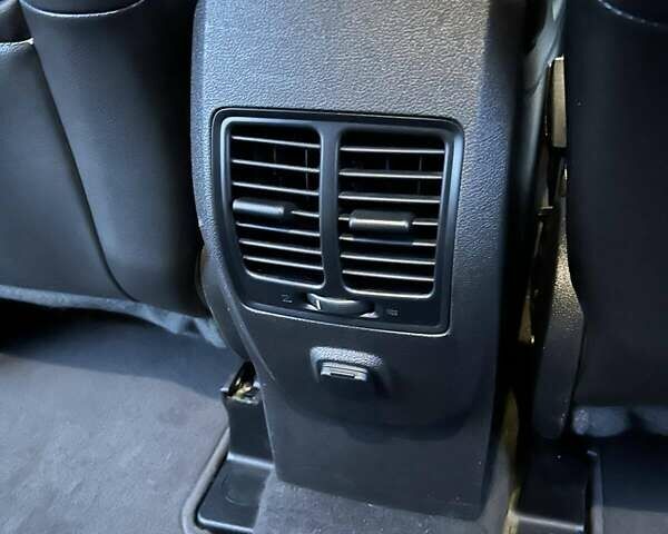 Красный Форд Эскейп, объемом двигателя 2 л и пробегом 170 тыс. км за 14000 $, фото 6 на Automoto.ua