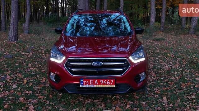 Красный Форд Эскейп, объемом двигателя 2 л и пробегом 153 тыс. км за 12300 $, фото 2 на Automoto.ua