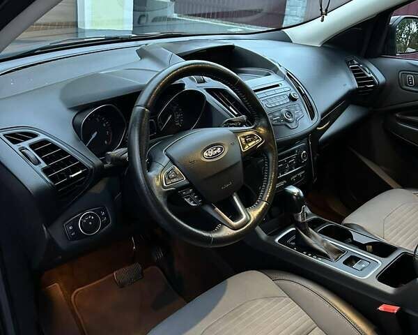 Красный Форд Эскейп, объемом двигателя 2 л и пробегом 170 тыс. км за 13500 $, фото 13 на Automoto.ua