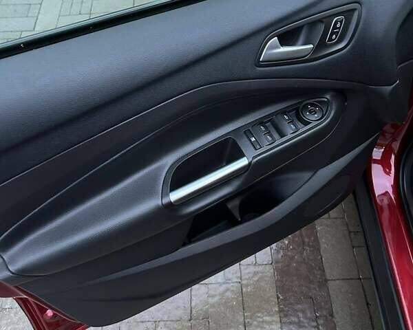 Красный Форд Эскейп, объемом двигателя 2 л и пробегом 170 тыс. км за 13500 $, фото 27 на Automoto.ua