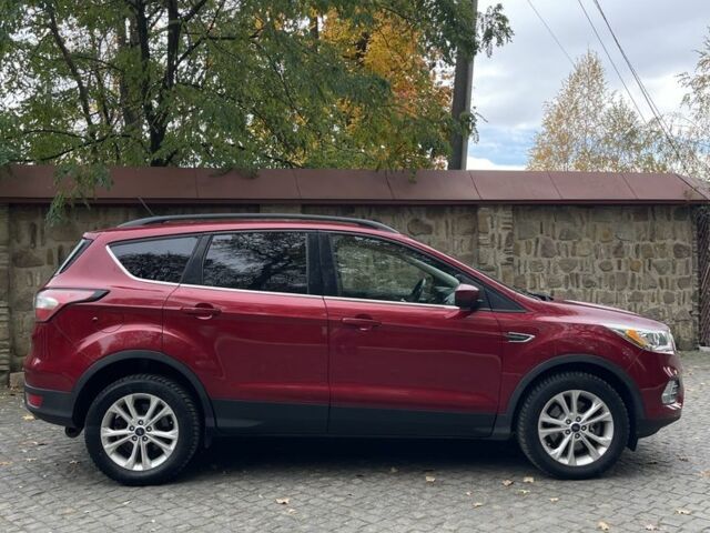 Красный Форд Эскейп, объемом двигателя 1.5 л и пробегом 147 тыс. км за 14000 $, фото 2 на Automoto.ua