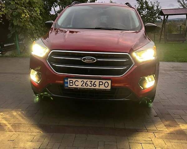 Красный Форд Эскейп, объемом двигателя 2 л и пробегом 170 тыс. км за 13500 $, фото 3 на Automoto.ua