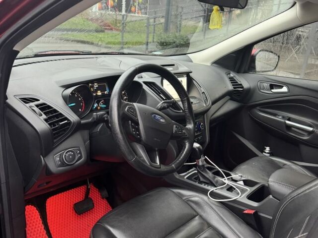 Красный Форд Эскейп, объемом двигателя 2 л и пробегом 180 тыс. км за 14000 $, фото 5 на Automoto.ua