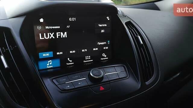 Красный Форд Эскейп, объемом двигателя 2 л и пробегом 153 тыс. км за 12300 $, фото 25 на Automoto.ua