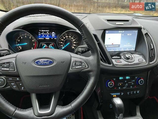 Красный Форд Эскейп, объемом двигателя 2 л и пробегом 78 тыс. км за 15900 $, фото 9 на Automoto.ua