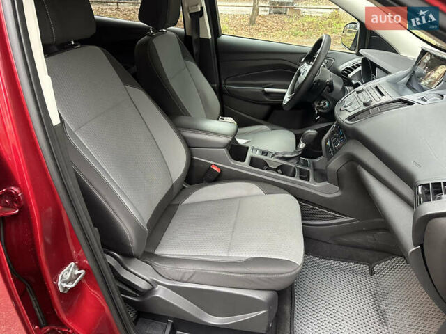 Красный Форд Эскейп, объемом двигателя 2 л и пробегом 121 тыс. км за 14999 $, фото 29 на Automoto.ua