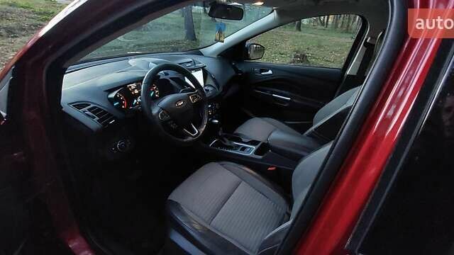 Красный Форд Эскейп, объемом двигателя 2 л и пробегом 153 тыс. км за 12300 $, фото 12 на Automoto.ua