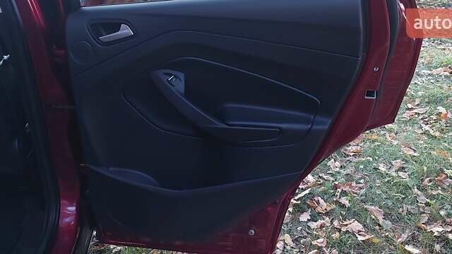 Красный Форд Эскейп, объемом двигателя 2 л и пробегом 153 тыс. км за 12300 $, фото 17 на Automoto.ua