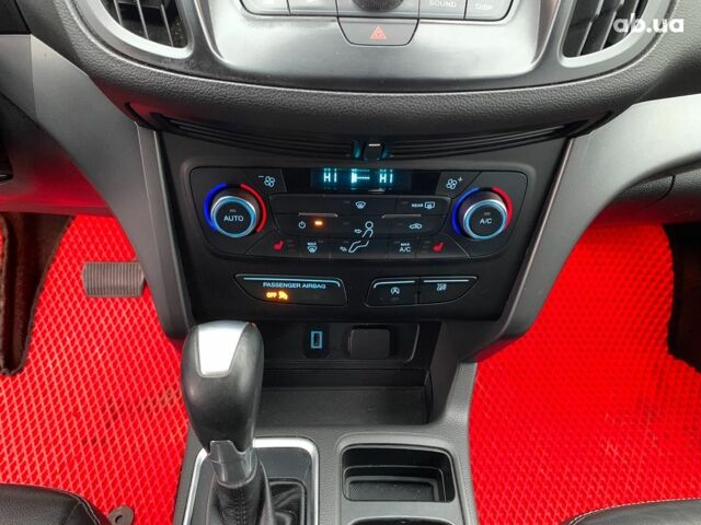 Красный Форд Эскейп, объемом двигателя 2 л и пробегом 179 тыс. км за 14890 $, фото 35 на Automoto.ua