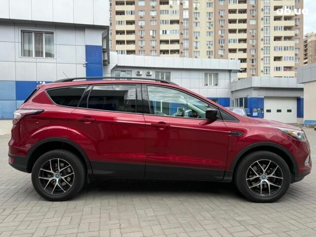 Красный Форд Эскейп, объемом двигателя 2 л и пробегом 98 тыс. км за 15790 $, фото 4 на Automoto.ua