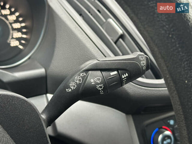 Красный Форд Эскейп, объемом двигателя 2 л и пробегом 121 тыс. км за 14999 $, фото 36 на Automoto.ua