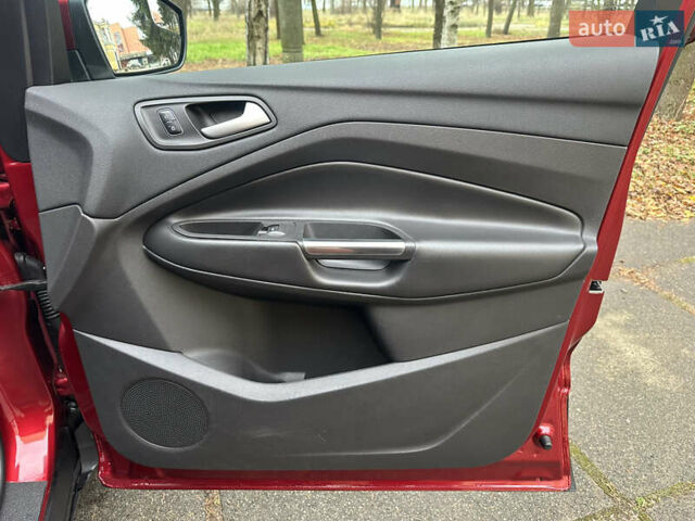 Красный Форд Эскейп, объемом двигателя 2 л и пробегом 121 тыс. км за 14999 $, фото 27 на Automoto.ua