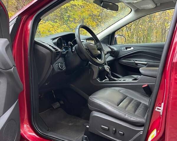 Красный Форд Эскейп, объемом двигателя 1.5 л и пробегом 175 тыс. км за 13100 $, фото 3 на Automoto.ua