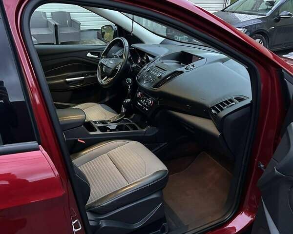 Красный Форд Эскейп, объемом двигателя 2 л и пробегом 170 тыс. км за 13500 $, фото 31 на Automoto.ua