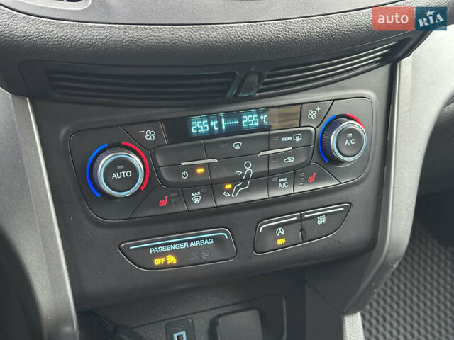 Красный Форд Эскейп, объемом двигателя 2 л и пробегом 121 тыс. км за 14999 $, фото 42 на Automoto.ua