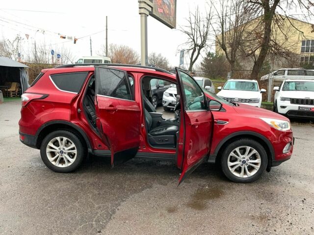 Красный Форд Эскейп, объемом двигателя 2 л и пробегом 179 тыс. км за 14890 $, фото 13 на Automoto.ua