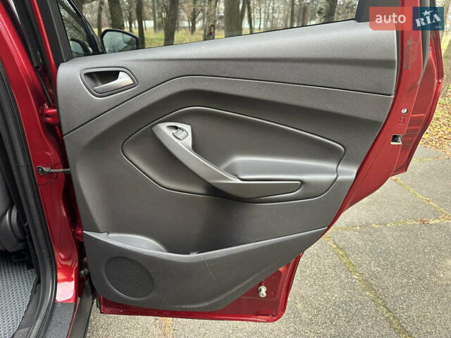 Красный Форд Эскейп, объемом двигателя 2 л и пробегом 121 тыс. км за 14999 $, фото 24 на Automoto.ua