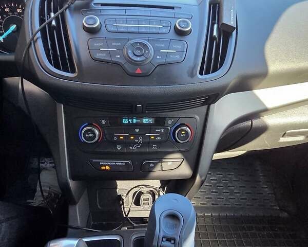 Красный Форд Эскейп, объемом двигателя 1.5 л и пробегом 101 тыс. км за 12700 $, фото 15 на Automoto.ua