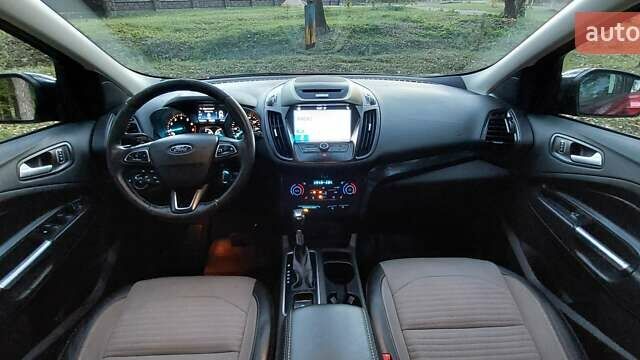 Красный Форд Эскейп, объемом двигателя 2 л и пробегом 153 тыс. км за 12300 $, фото 19 на Automoto.ua