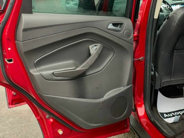 Красный Форд Эскейп, объемом двигателя 2 л и пробегом 179 тыс. км за 14890 $, фото 19 на Automoto.ua