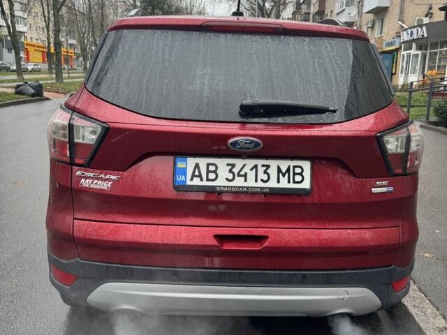 Красный Форд Эскейп, объемом двигателя 2 л и пробегом 180 тыс. км за 14000 $, фото 3 на Automoto.ua