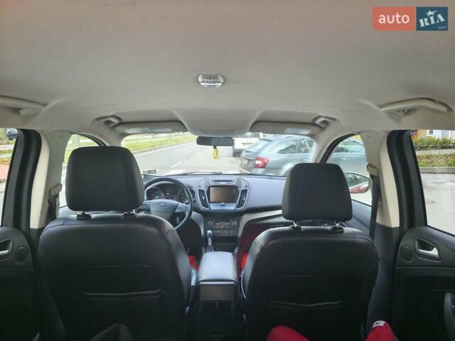 Красный Форд Эскейп, объемом двигателя 2 л и пробегом 178 тыс. км за 15000 $, фото 3 на Automoto.ua