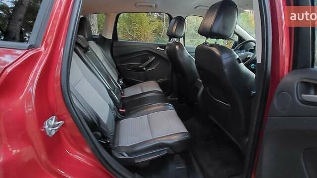 Красный Форд Эскейп, объемом двигателя 2 л и пробегом 153 тыс. км за 12300 $, фото 18 на Automoto.ua