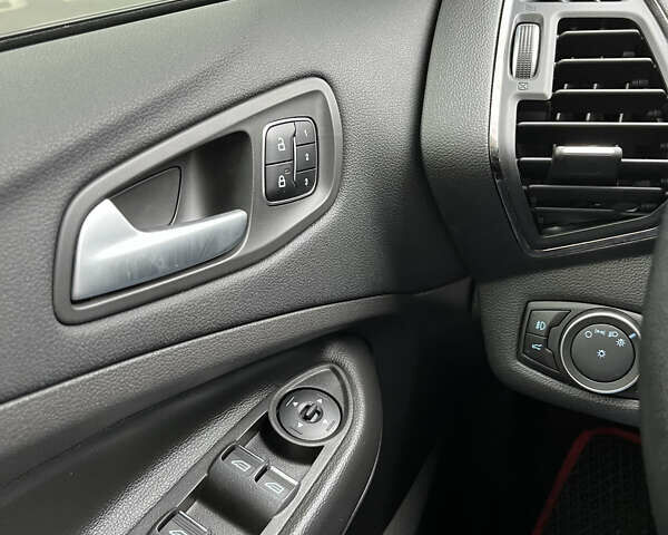 Красный Форд Эскейп, объемом двигателя 2 л и пробегом 78 тыс. км за 15900 $, фото 14 на Automoto.ua