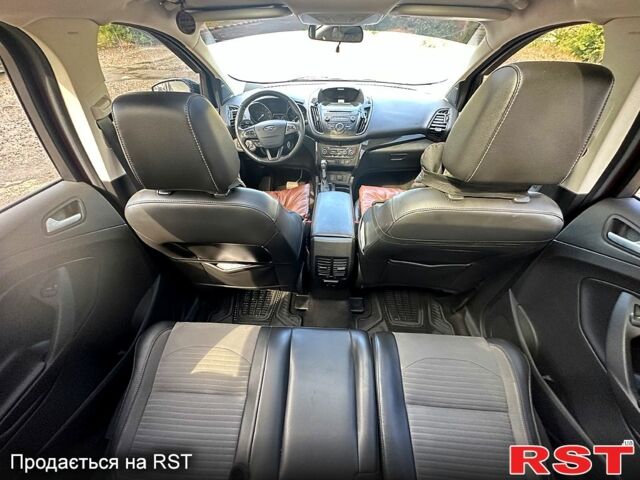 Красный Форд Эскейп, объемом двигателя 2 л и пробегом 145 тыс. км за 15000 $, фото 8 на Automoto.ua