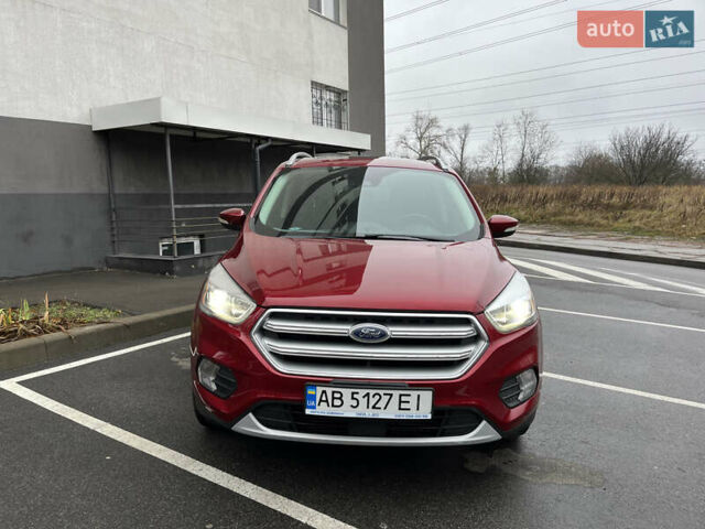 Красный Форд Эскейп, объемом двигателя 2 л и пробегом 78 тыс. км за 15900 $, фото 3 на Automoto.ua