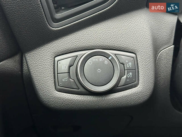 Красный Форд Эскейп, объемом двигателя 2 л и пробегом 121 тыс. км за 14999 $, фото 38 на Automoto.ua