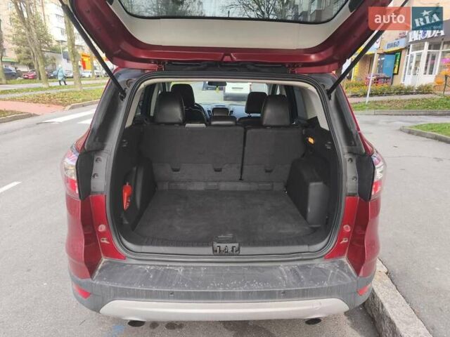 Красный Форд Эскейп, объемом двигателя 2 л и пробегом 178 тыс. км за 15000 $, фото 2 на Automoto.ua